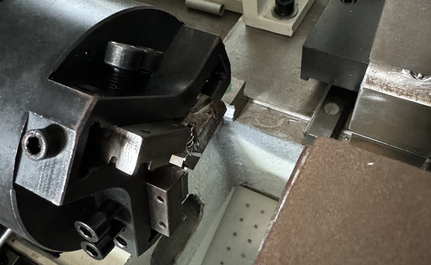 DEF680CNC সিরিজ ফাস্ট স্পিড সার্ভো ডাবল হেড টিউব চেমফারিং মেশিন DEF680CNC সিরিজ ফাস্ট স্পিড সার্ভো ডাবল হেড টিউব চেমফারিং মেশিন