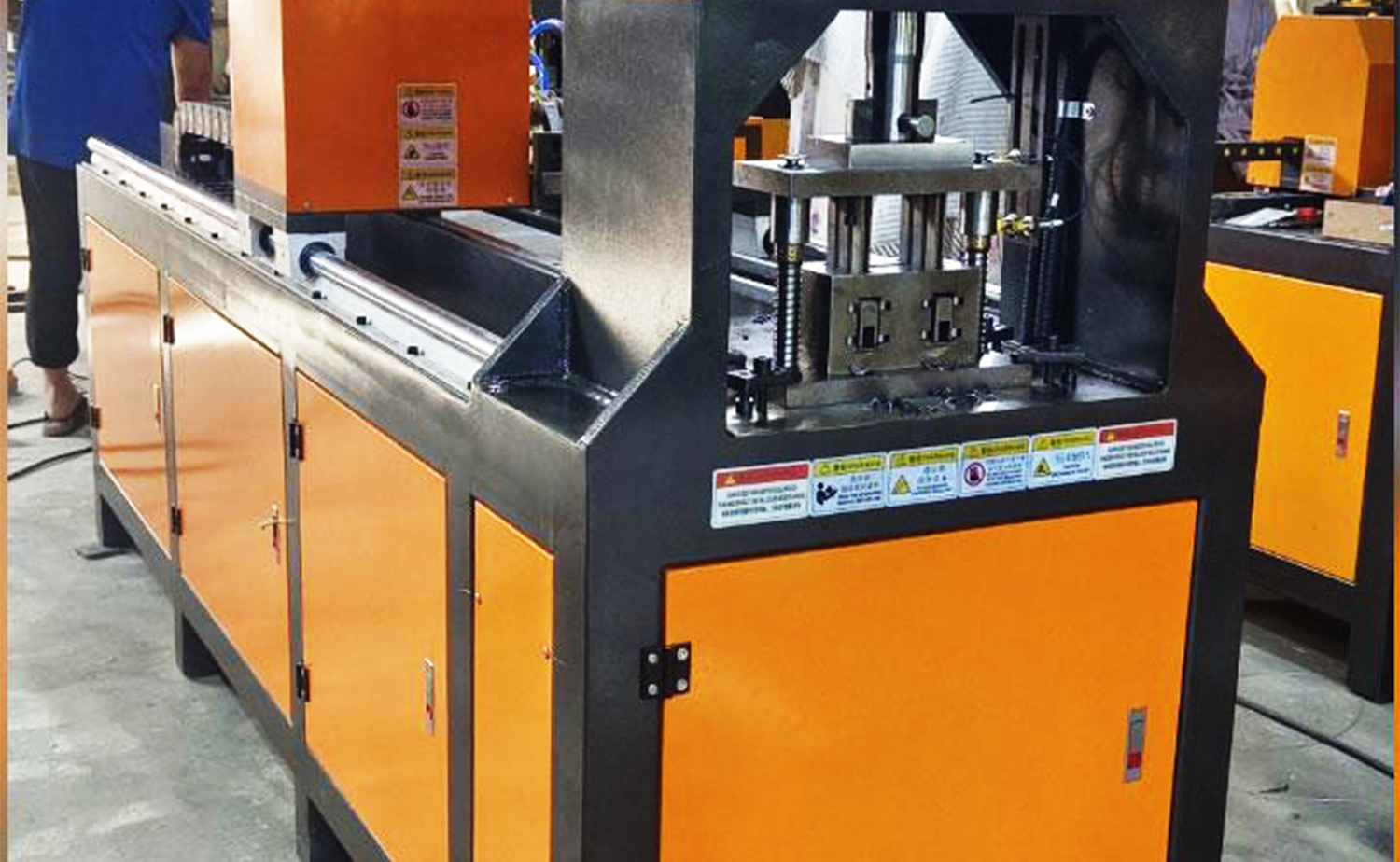 CNC সিরিজ স্বয়ংক্রিয় একক সিলিন্ডার হাইড্রোলিক পাঞ্চিং মেশিন