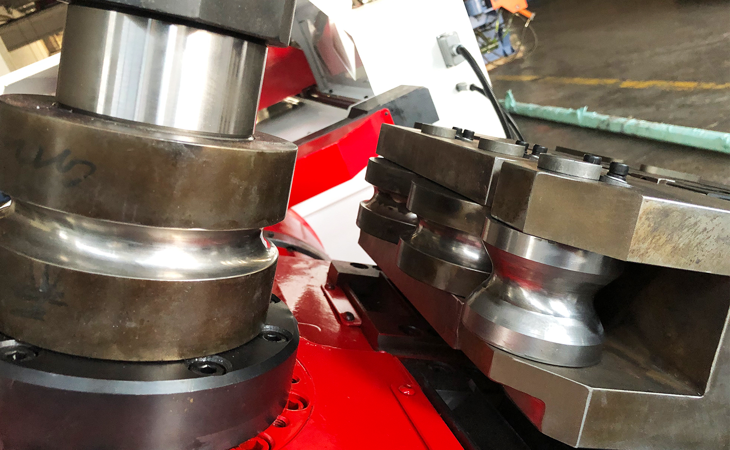 CNC রোটারি হেড পাইপ নমন মেশিন- দ্বি-দিকনির্দেশক